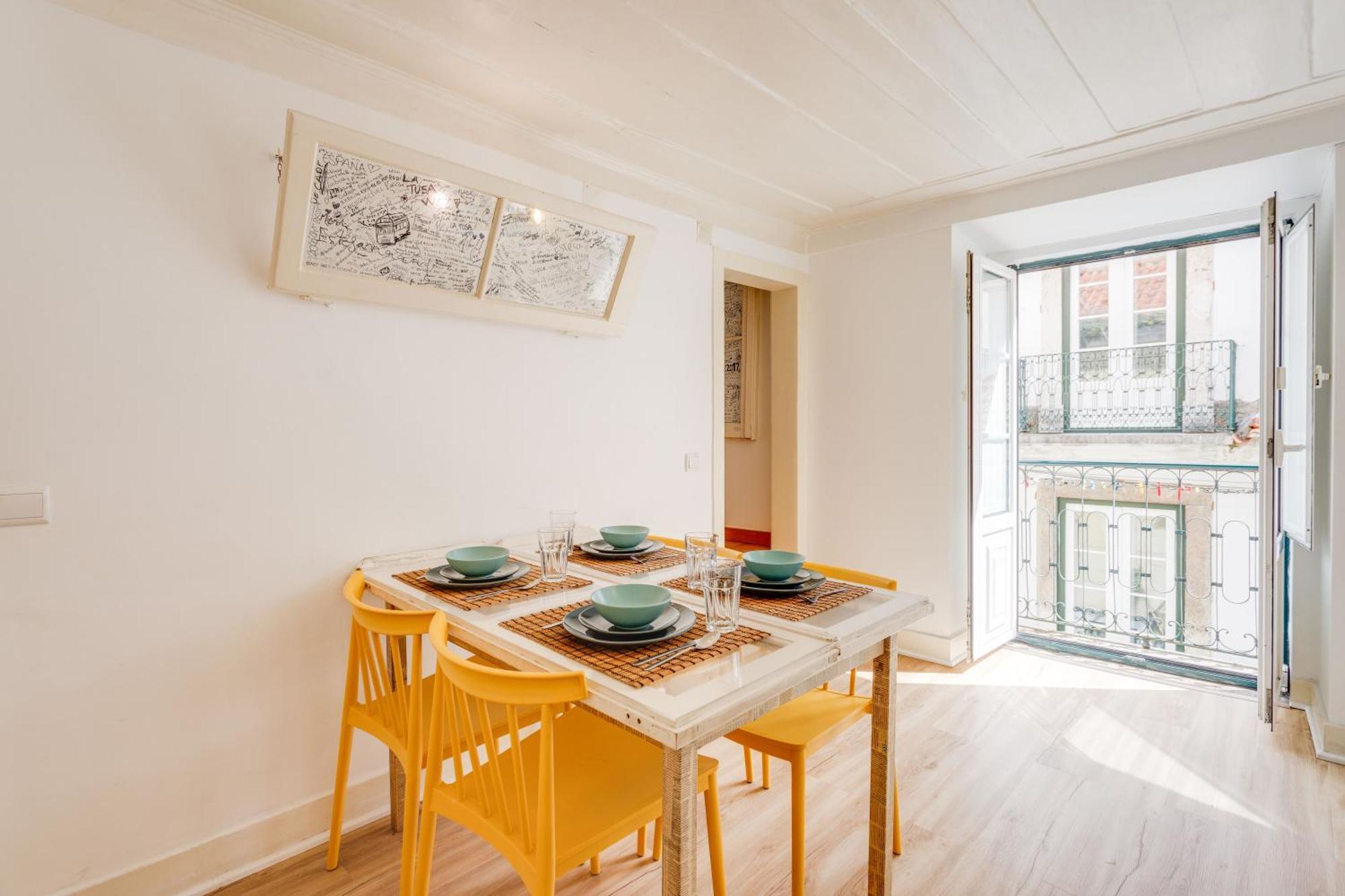 Bairro Alto Window - Cozy Spot In A Buzzing Locale Lejlighed *