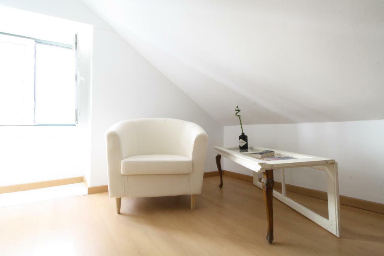 Apartamento Bairro Alto Window - Cozy Spot In A Buzzing Locale *